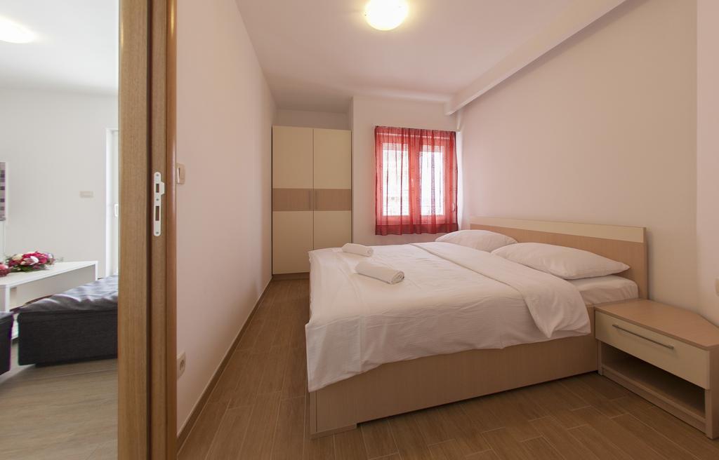 Apartments Villa Klara Baska Voda Bagian luar foto
