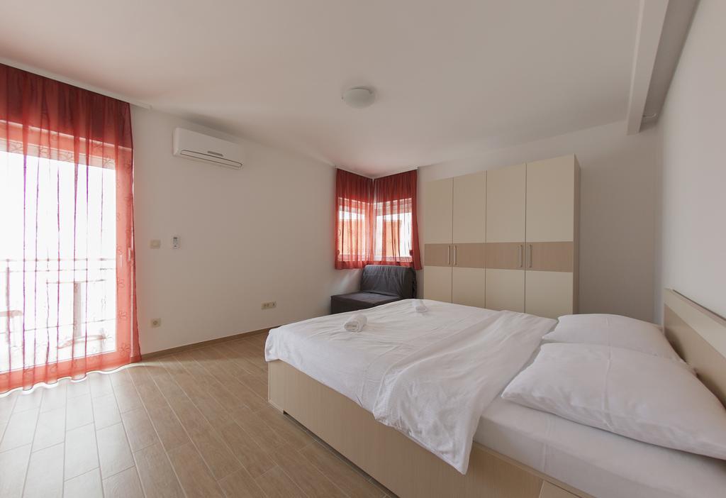 Apartments Villa Klara Baska Voda Bagian luar foto